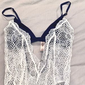 NWT: Victoria’s Secret lace teddy 🔥